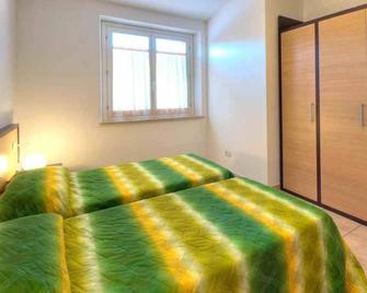 Centro Vacanze Verde Azzurro - Cingoli - Camera da letto