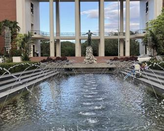 High-Tech Studio at Grass Residences -2 persons only, Quezon City - Manila - Pool