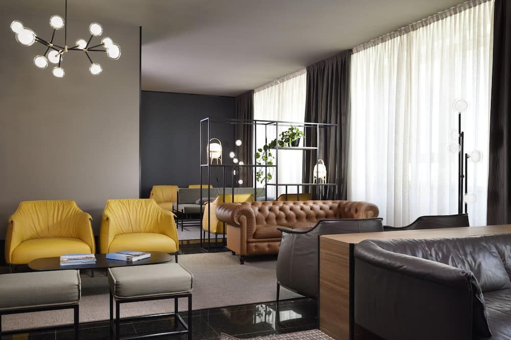 اونا هو هولز سينتري ميلانو