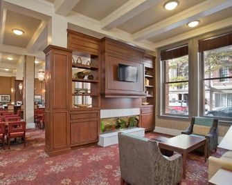 Enjoy Relaxing Historic Ambiance in Suite w/ Kitchen Near Attractions - בולטימור - טרקלין