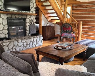 Lena's Cabin In Vail is nestled right beside Gore Creek, minutes from skiing. - Vail - Living room