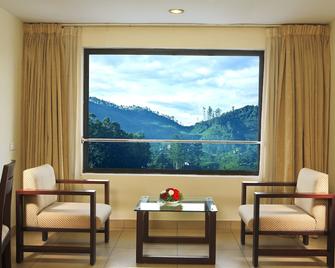 Clouds Valley Hotel - Munnar - Bedroom