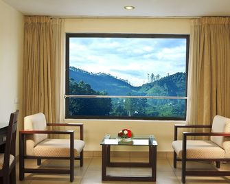 Clouds Valley Leisure Hotel - Munnar - Bedroom