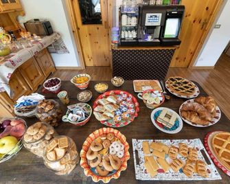 Hotel Meuble' Joli - Breuil-Cervinia - Buffet