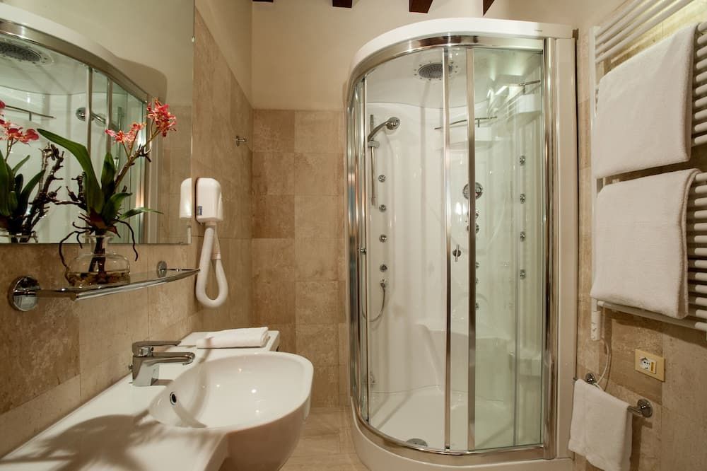 Hotel Flora - Cagliari - Bathroom