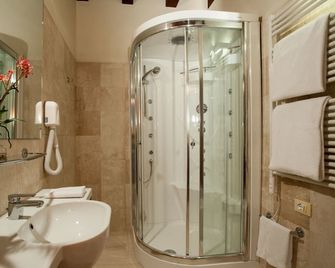 Hotel Flora - Cagliari - Bathroom