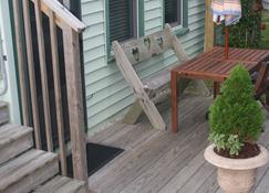 Efficiency Apartment in the Heart of Wrightsville Beach - Wrightsville Beach - Patio