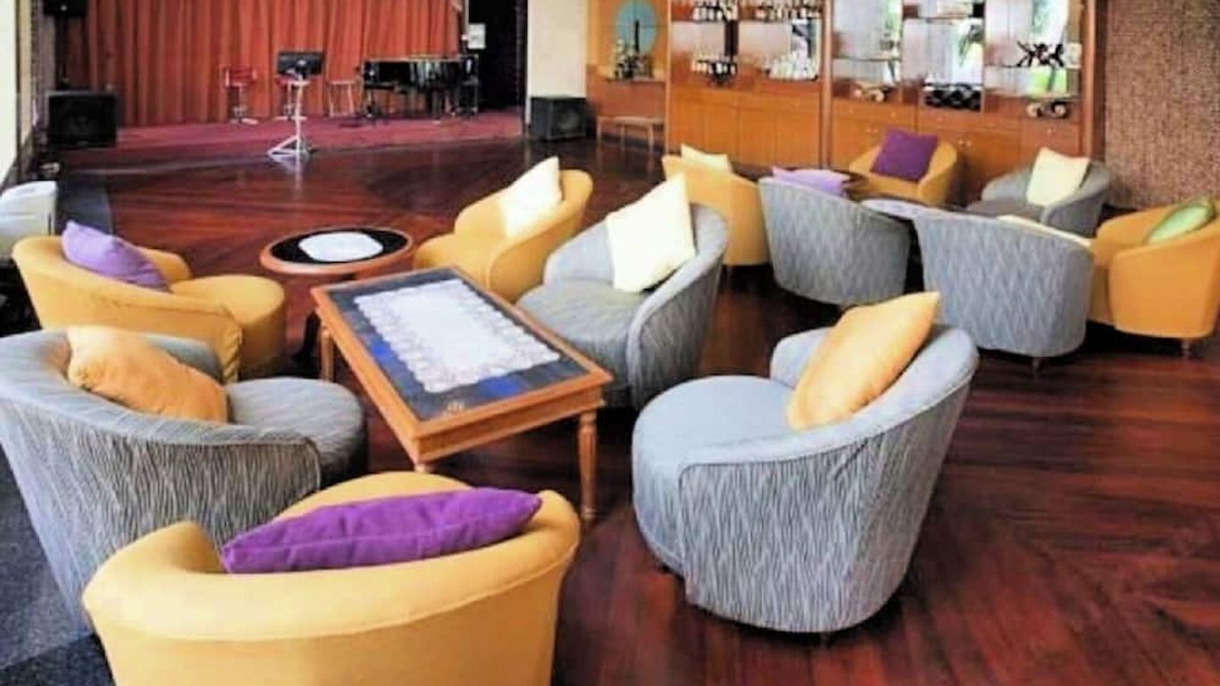 Summit Pavilion Hotel