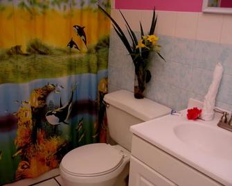 Chrisann's Beach Resort - אוקו ריוס - חדר רחצה