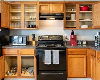 Budget-Friendly 4br Retreat Near Dt Cartersville - Cartersville - Cocina