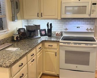 Beautiful Town and Country Farm - Close to Oxford & Sardis/Enid Lakes - Batesville - Kitchen