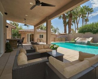 Spacious Private Resort walk to Downtown Palm Springs - Palm Springs - Piscina