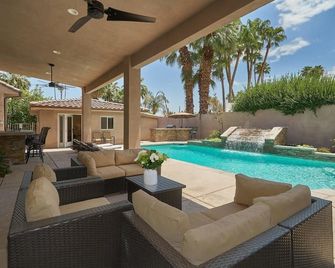 Spacious Private Resort walk to Downtown Palm Springs - פאלם ספירנגס - בריכה