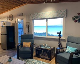 Tranquil Cottage in Bowser. Beautiful ocean views. - Bowser - Sala de estar