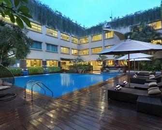 Favehotel Premier Cihampelas - Bandung - Pool