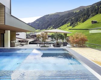 هوتل تيرولرهوف - Tux - حوض السباحة