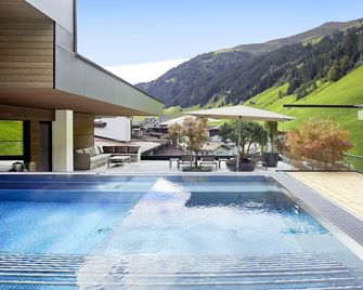 Hotel Tirolerhof - Tux - Pool