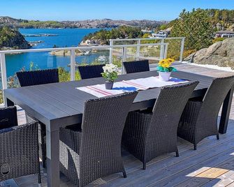 12 Person Holiday Home in Fitjar - Fitjar - Balcón