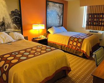 Super 8 by Wyndham Altoona - Altoona - Habitación