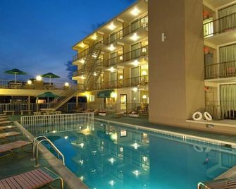 Aquarius Oceanfront Inn - Wildwood - Uima-allas
