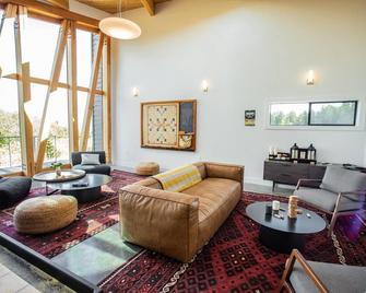 Kamp Haus - Our Kamp Haus cabins are well appointed and cozy within an efficient layout designed for up to 2 guests to stay in comfort. - Coos Bay