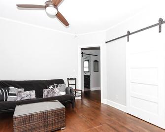 Beautifully updated home in desirable Avenues! - Forest Acres - Living room