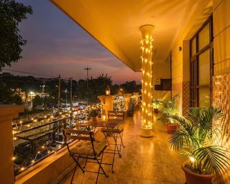 Fabhotel Surya Palace 1 - Chandigarh - Balcón