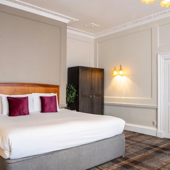 Arnos Manor Hotel image 1