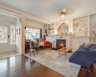 The Cowichan Queen Room - Chemainus