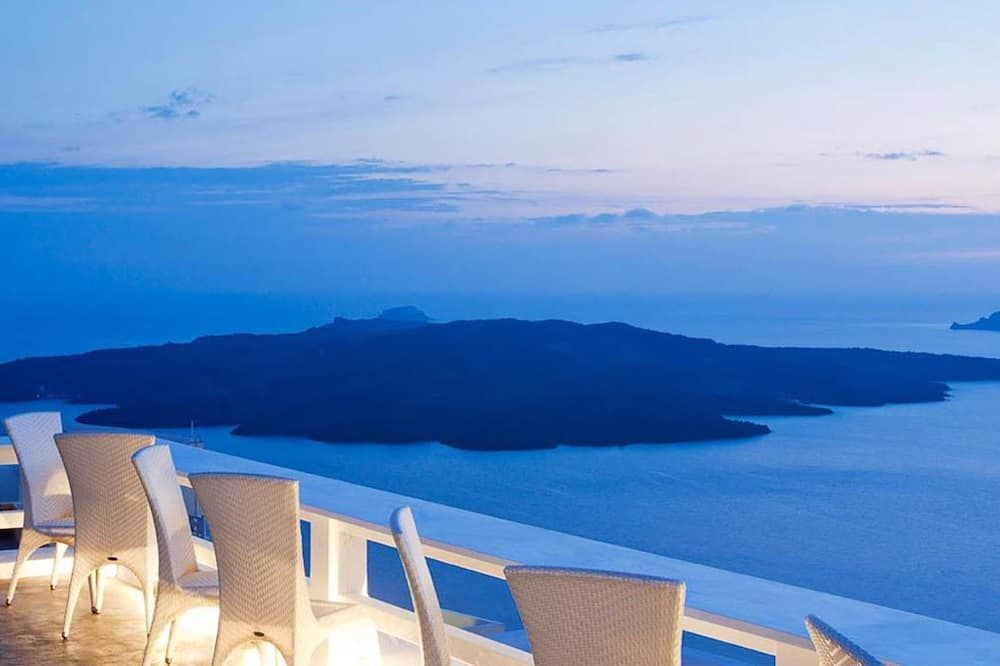 Hotel Thireas - פירה - מרפסת