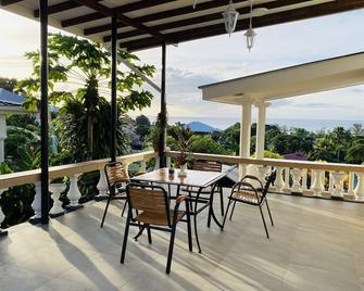 Oceanic View Apartments - Beau Vallon - Balcon