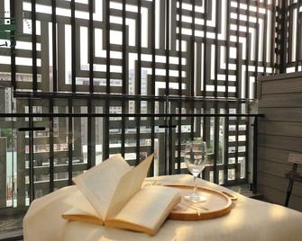Aroma Chew Hotel - Taichung - Balcón
