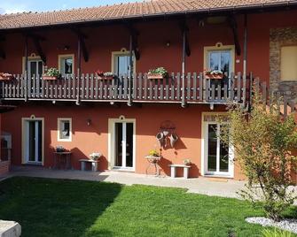 B&b La Cascina DI Monia E Mario - Massino Visconti - Edificio