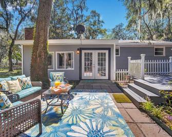 Welcome to Camellia's place, Family friendly - Beaufort - Patio