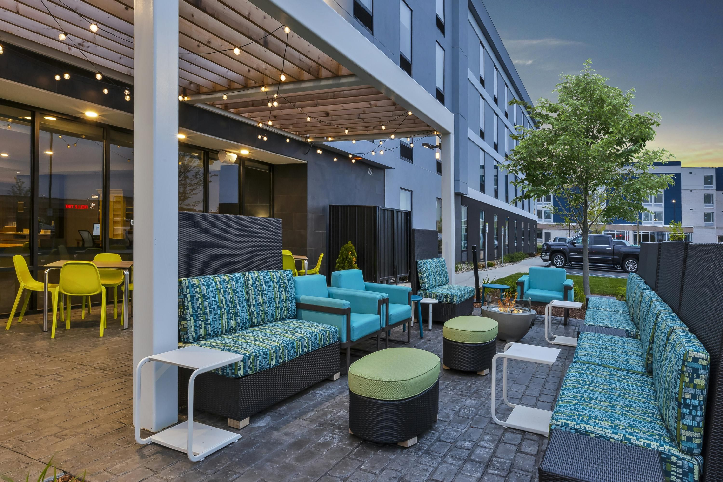 Home2 Suites by Hilton Holland - Holland - Terasa