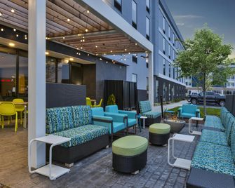 Home2 Suites by Hilton Holland - Holland - Patio