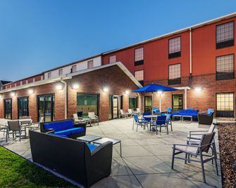Holiday Inn Express & Suites Sulphur (Lake Charles) By IHG - Sulphur - Patio