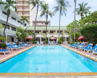 布吉外籍酒店 - 巴東 - 芭東海灘 - 游泳池