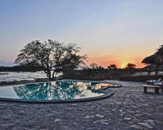 Kiboko River Camp - Koito - Piscina