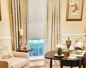 Elegant Crofton Ranch - Martinez - Living room