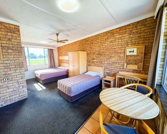 Nandewar Motor Inn - Narrabri - Schlafzimmer