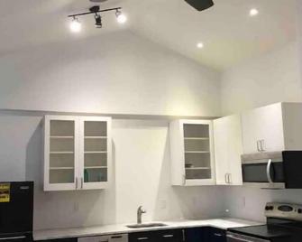 Burlington South End 1 bdr/1ba Private Suite - South Burlington - Kitchen