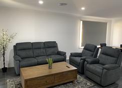 Green View house ️ Close to All facilities. - Shepparton - Living room