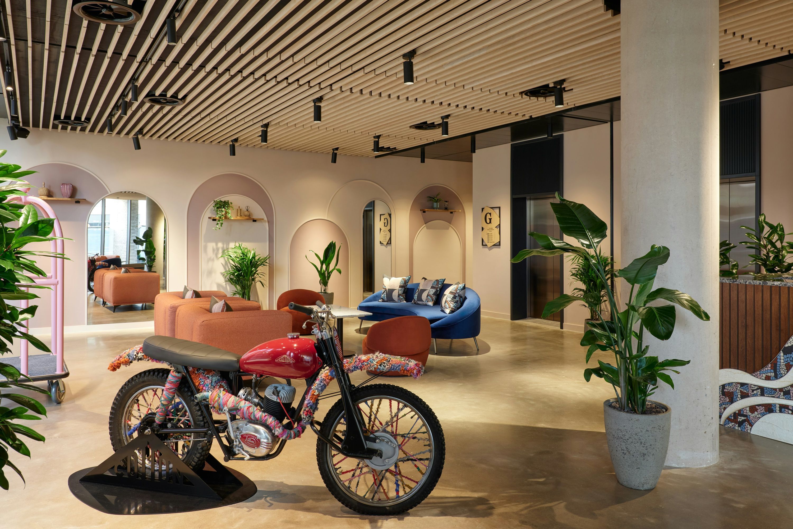 Hotel Indigo Gloucester - The Forum by IHG - גלוצ'סטר - לובי
