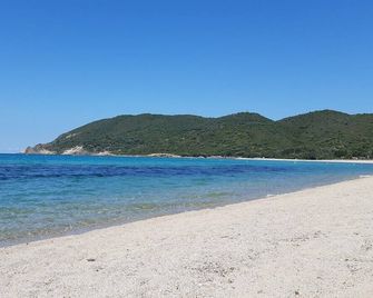 Plage Du Péro Sea View, Ground Floor With Private Garden- Jacuzzi - Cargèse - Playa