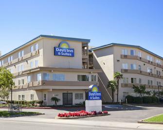 Days Inn & Suites by Wyndham Rancho Cordova - Rancho Cordova - Rakennus