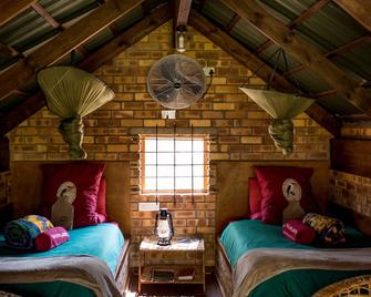 Woodlands Stop Over And Lodge - Francistown - Bedroom