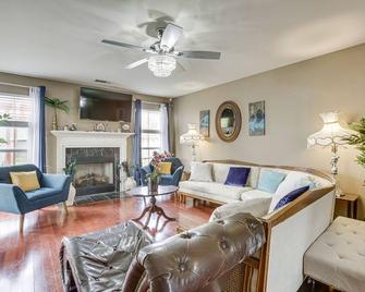 Spacious Family-Friendly Home in Denham Springs! - Denham Springs - Obývací pokoj