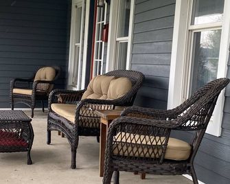 Chautauqua Lake Escape - 300 yards from Chautauqua and 10 min from Lake Erie - Mayville - Patio