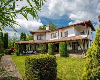 Luxorious guesthouse - Apriltsi (Lovech) - Будівля